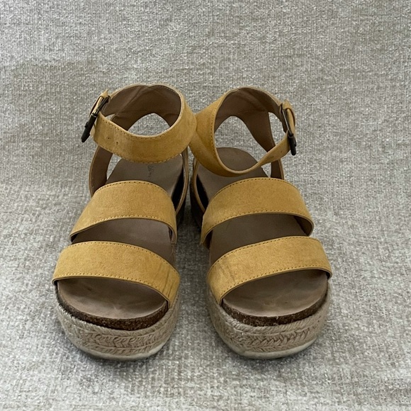 Platform Sandal - Picture 4 of 5